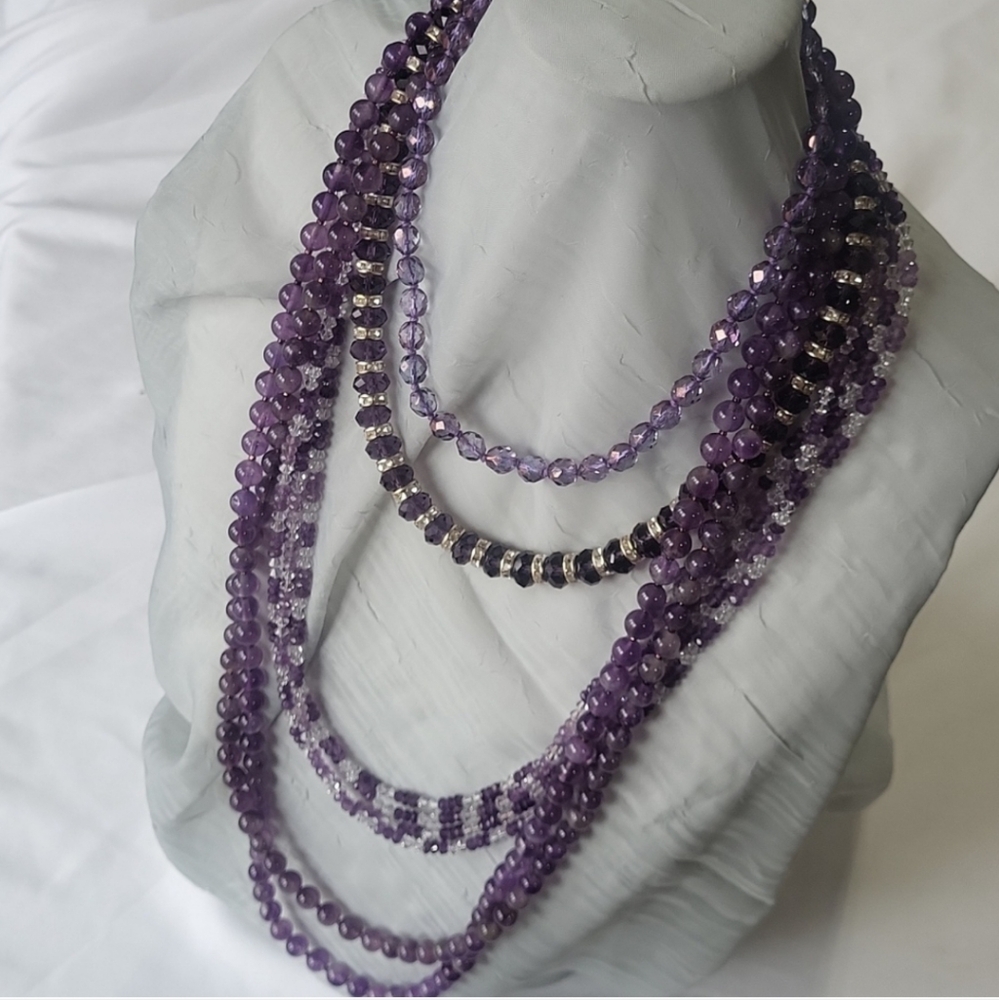 Orchid & Vine Live Shows! Like this Listing https://posh.mk/p4xqkonnY5b - Picture 5 of 13